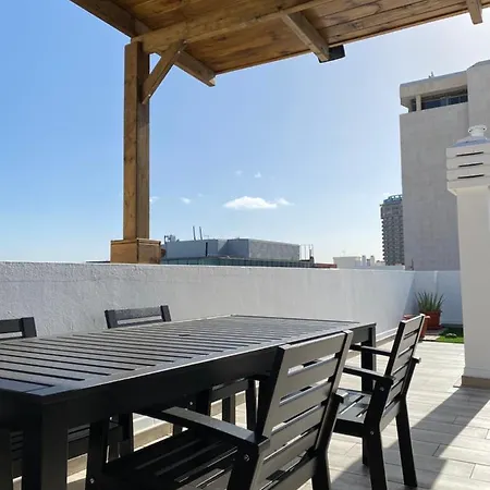 & Rooftop Lounge Apartment *